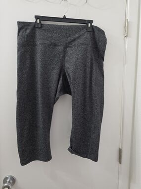 Old Nav6 Charcoal Heather Cropped Active Leggings